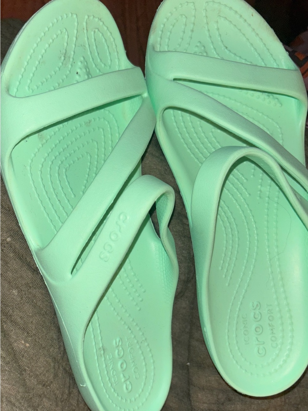 Crocs Kadee II Sandals in a pistachio green color size 8